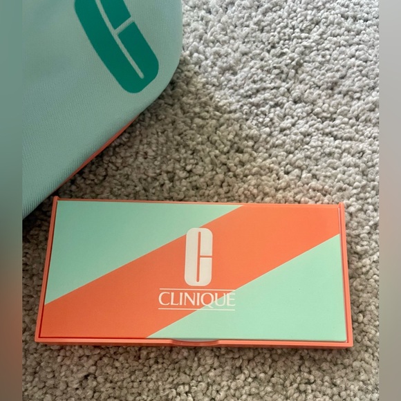 Clinique Teal and Orange Organize and Make Up Pallet - Picture 5 of 8